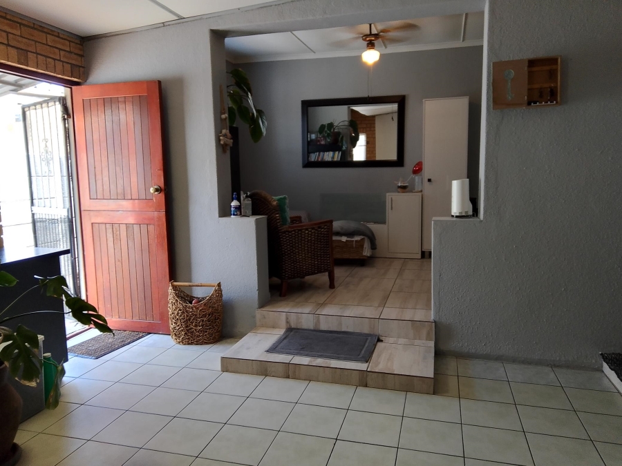 4 Bedroom Property for Sale in Goodwood Estate Western Cape